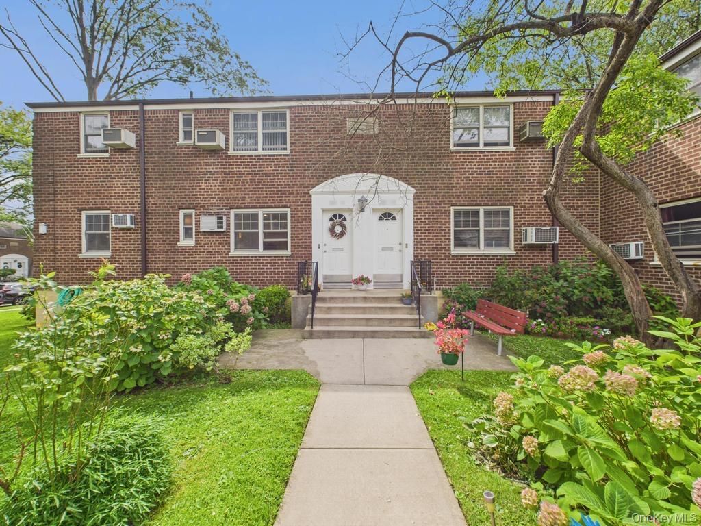 251-11 60th Ave 1, Little Neck, NY 11362