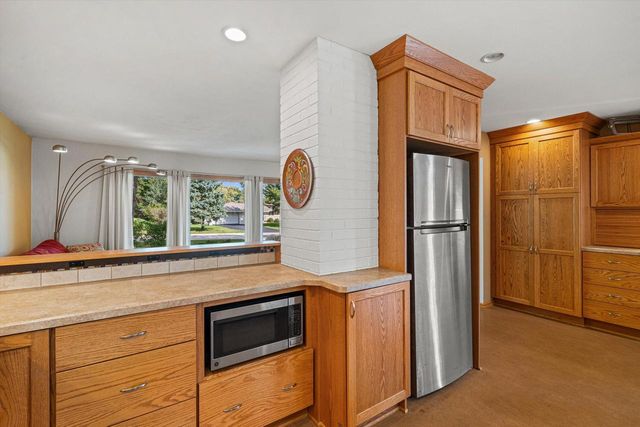 21525 Belgren ROAD, Waukesha, WI 53186