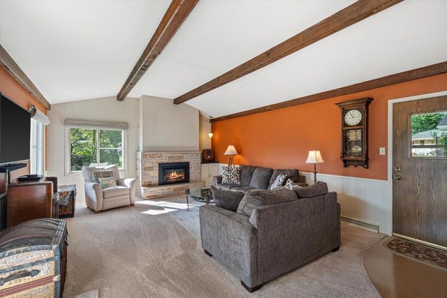 21525 Belgren ROAD, Waukesha, WI 53186