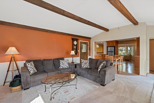 21525 Belgren ROAD, Waukesha, WI 53186