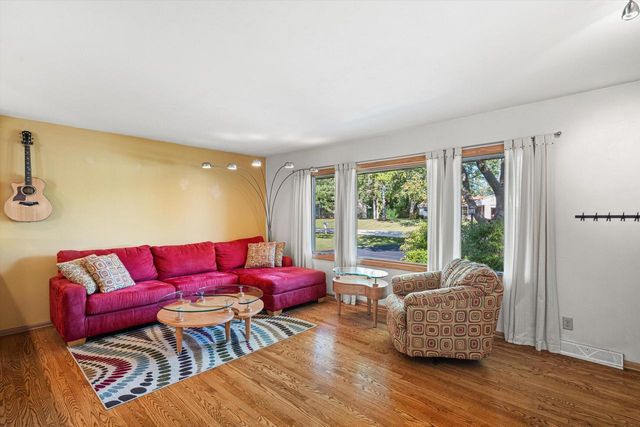 21525 Belgren ROAD, Waukesha, WI 53186