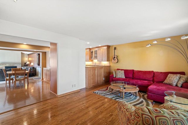 21525 Belgren ROAD, Waukesha, WI 53186