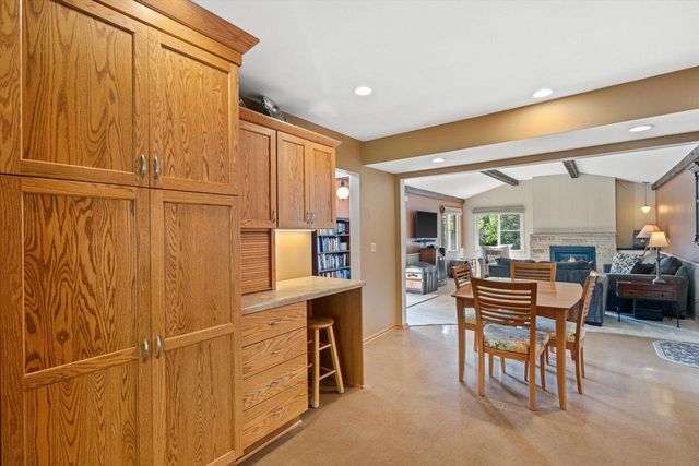 21525 Belgren ROAD, Waukesha, WI 53186