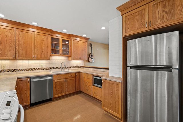 21525 Belgren ROAD, Waukesha, WI 53186