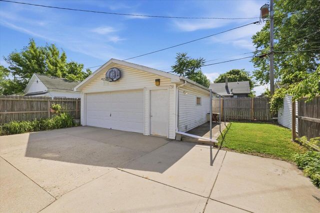 2521 N 58th STREET, Milwaukee, WI 53210