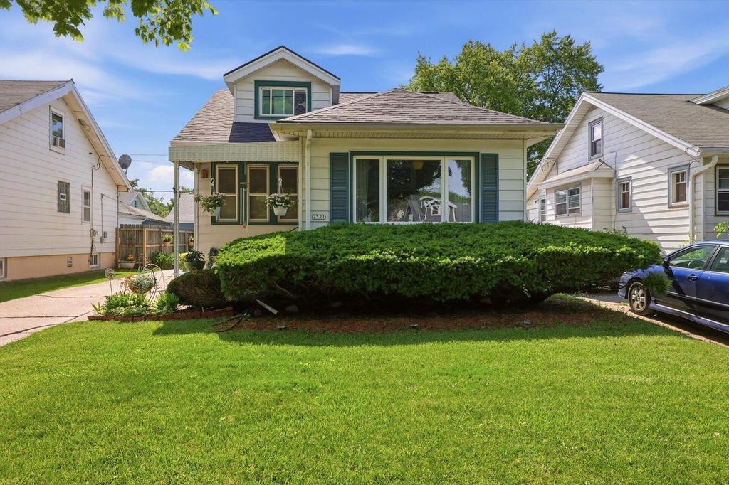 2521 N 58th STREET, Milwaukee, WI 53210