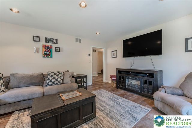 6 View Drive, Walnutport Boro, PA 18088