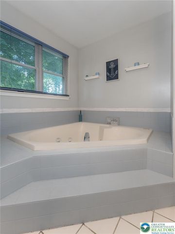 6 View Drive, Walnutport Boro, PA 18088