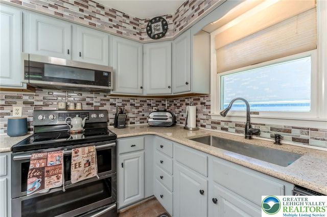 6 View Drive, Walnutport Boro, PA 18088