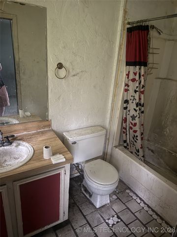 5090 S Robert Girten Road, Chelsea, OK 74016