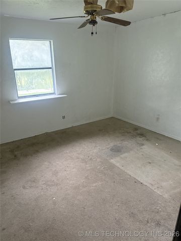 5090 S Robert Girten Road, Chelsea, OK 74016