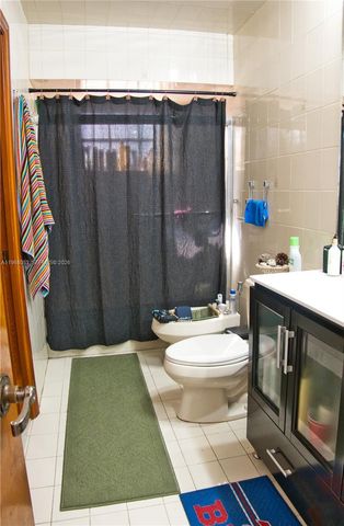 20040 E Oakmont Dr, Hialeah, FL 33015