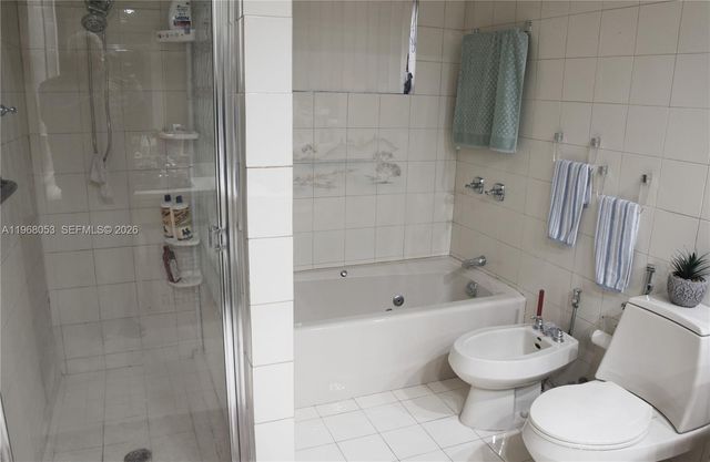 20040 E Oakmont Dr, Hialeah, FL 33015