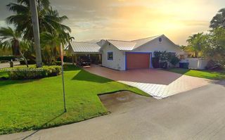 20040 E Oakmont Dr, Hialeah, FL 33015