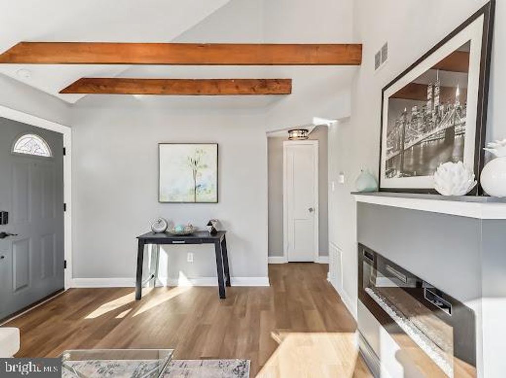 3141 CHEPSTOW LN, Falls Church, VA 22042