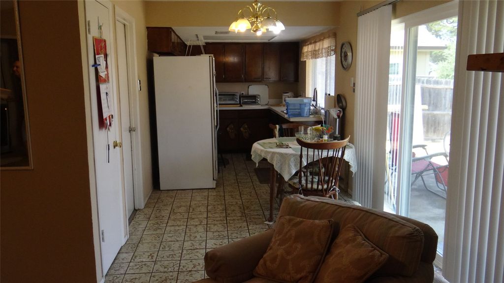 2107 Bordeaux Drive, Carrollton, TX 75007 — photo 4