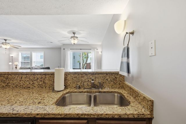 2414 Lake Park Road 6101, Lexington, KY 40502