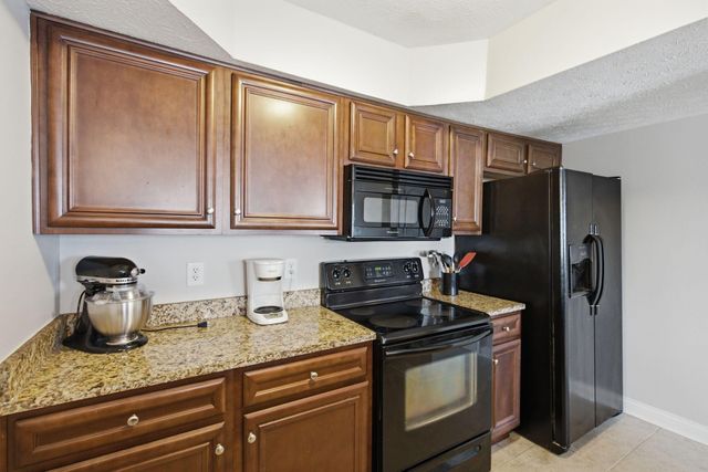 2414 Lake Park Road 6101, Lexington, KY 40502
