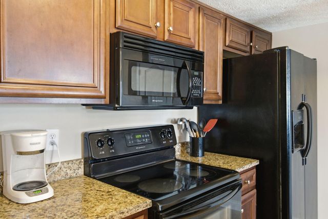 2414 Lake Park Road 6101, Lexington, KY 40502