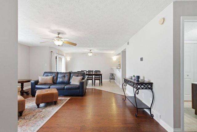 2414 Lake Park Road 6101, Lexington, KY 40502
