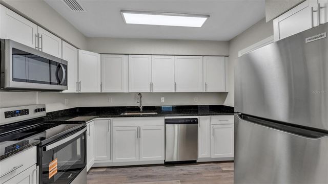 260 VILLAGE CREST COURT, Lakeland, FL 33809