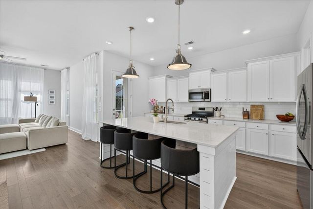 206 W Respite Lane, Summerville, SC 29483