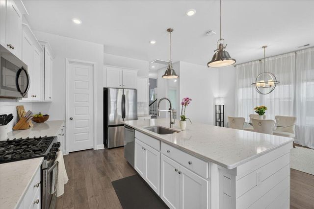 206 W Respite Lane, Summerville, SC 29483