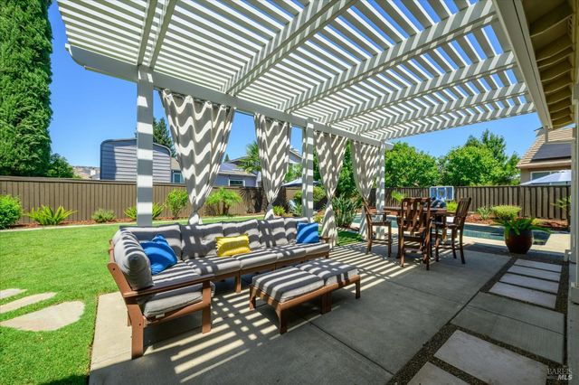 430 Longwood Pl, Vacaville, CA 95688