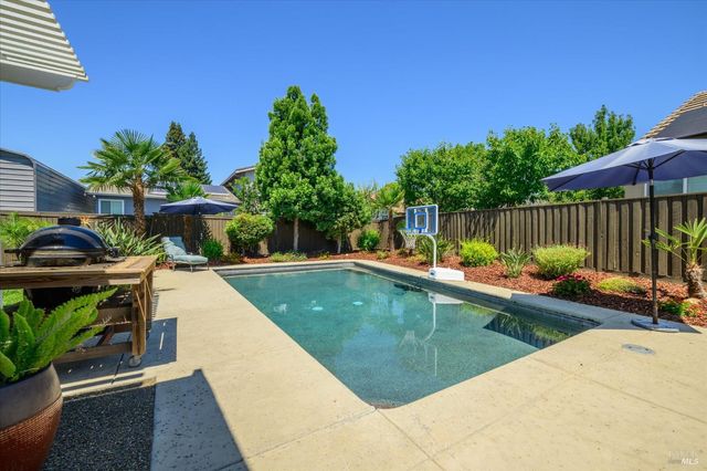 430 Longwood Pl, Vacaville, CA 95688