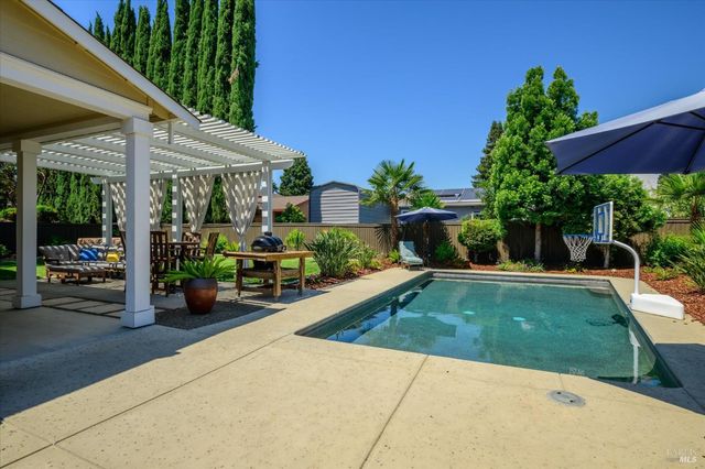 430 Longwood Pl, Vacaville, CA 95688
