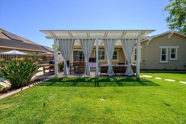 430 Longwood Pl, Vacaville, CA 95688