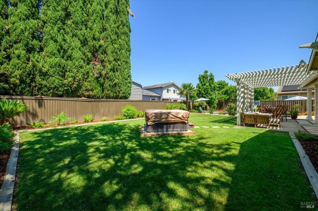 430 Longwood Pl, Vacaville, CA 95688