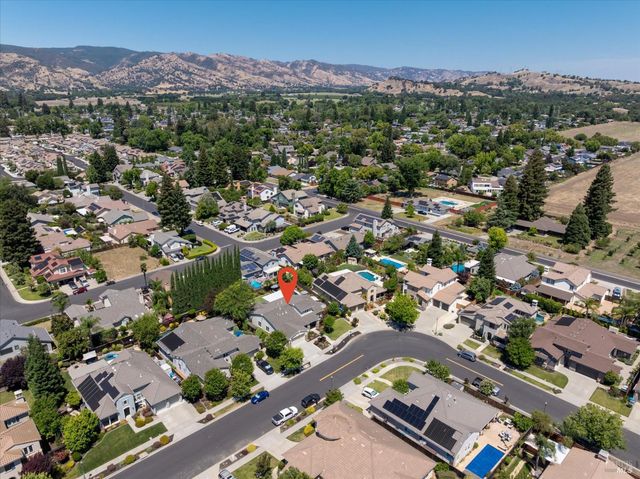 430 Longwood Pl, Vacaville, CA 95688