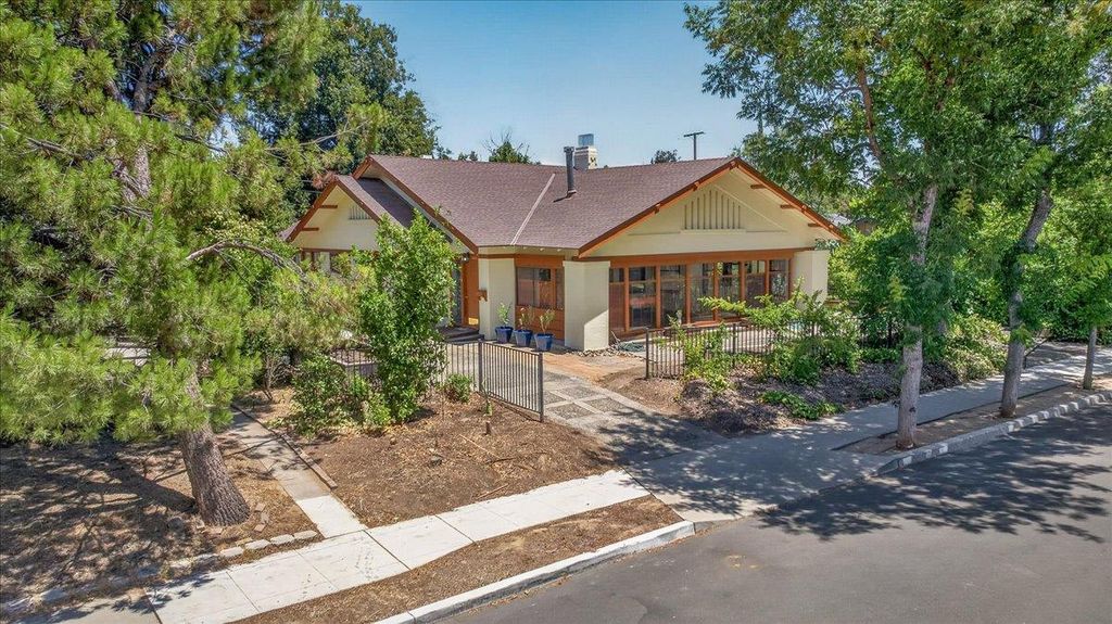 641 E Yale Avenue, Fresno, CA 93704