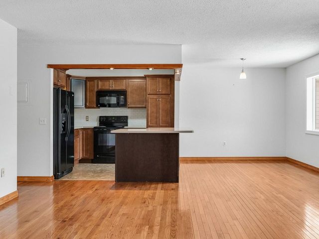 16 Bayberry Lane, South Burlington, VT 05403