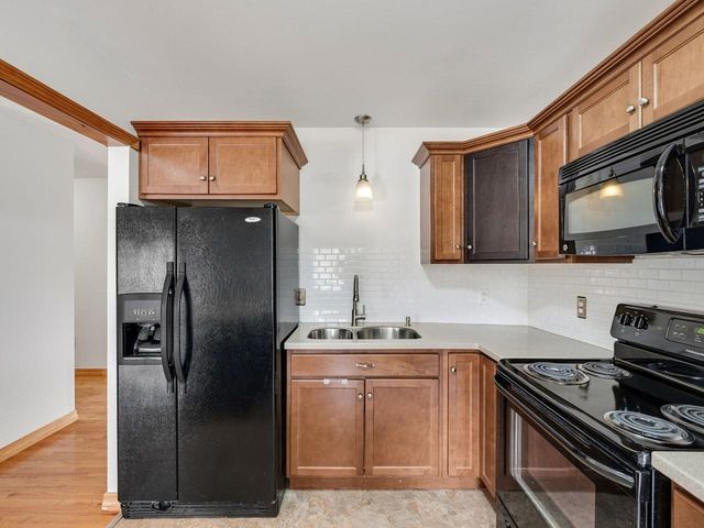 16 Bayberry Lane, South Burlington, VT 05403