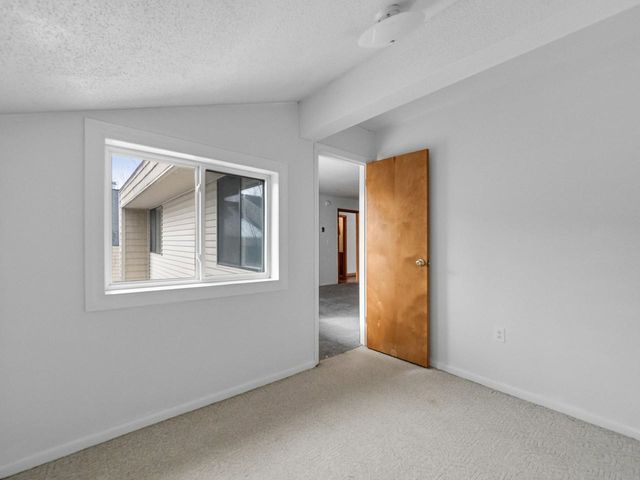 16 Bayberry Lane, South Burlington, VT 05403