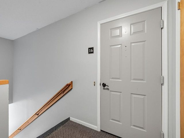 16 Bayberry Lane, South Burlington, VT 05403