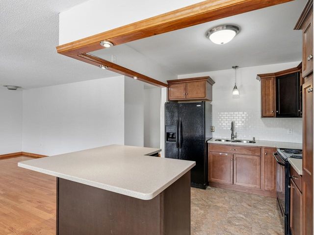 16 Bayberry Lane, South Burlington, VT 05403