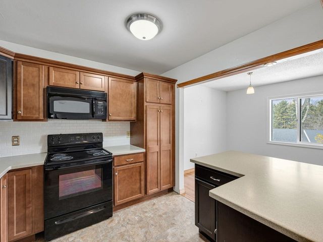 16 Bayberry Lane, South Burlington, VT 05403