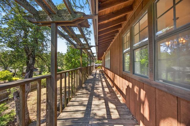 3045 Latham Ln, El Dorado Hills, CA 95762