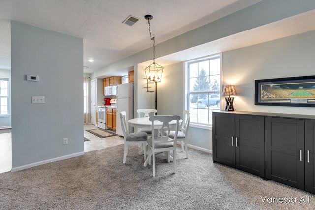 7030 S Cannon Place Lane NE 27, Rockford, MI 49341