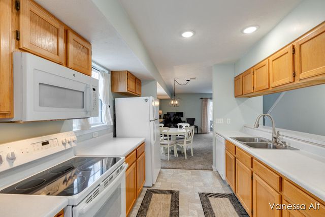 7030 S Cannon Place Lane NE 27, Rockford, MI 49341