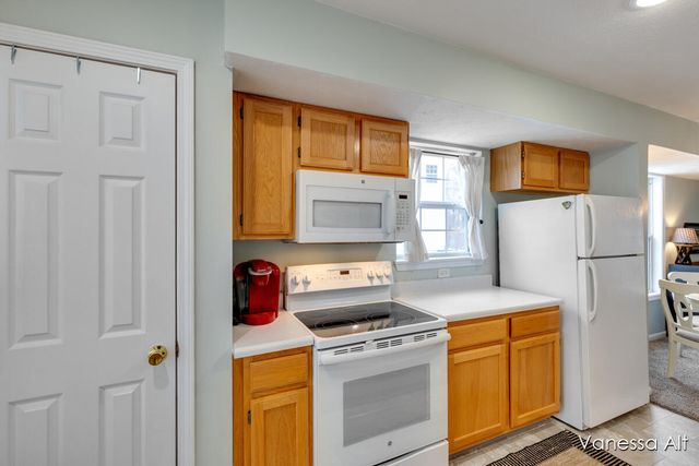 7030 S Cannon Place Lane NE 27, Rockford, MI 49341