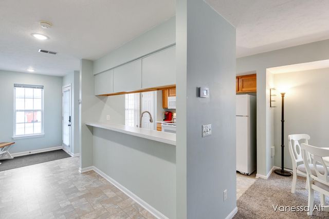 7030 S Cannon Place Lane NE 27, Rockford, MI 49341