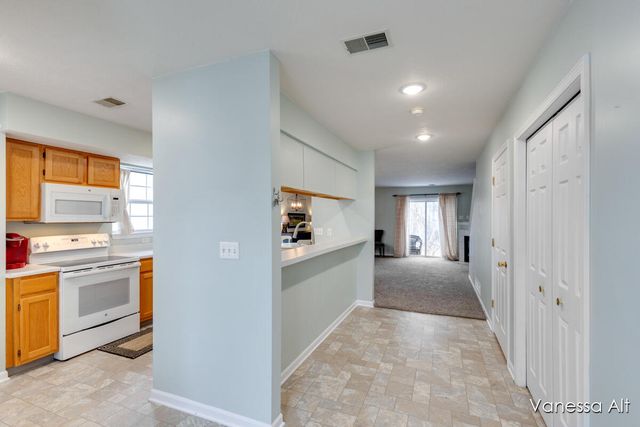 7030 S Cannon Place Lane NE 27, Rockford, MI 49341