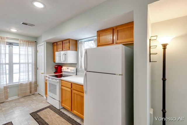 7030 S Cannon Place Lane NE 27, Rockford, MI 49341