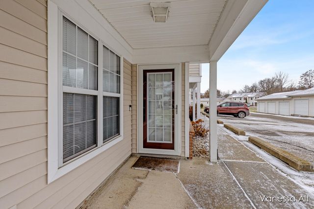 7030 S Cannon Place Lane NE 27, Rockford, MI 49341