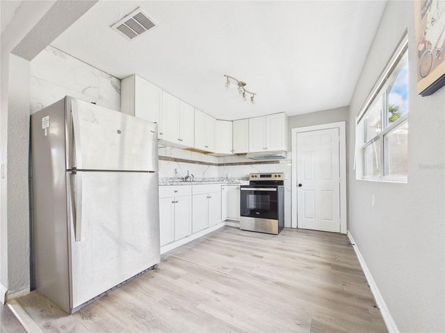 605 S DISSTON AVENUE, Tarpon Springs, FL 34689