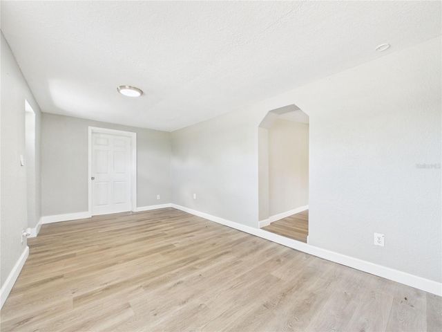 605 S DISSTON AVENUE, Tarpon Springs, FL 34689